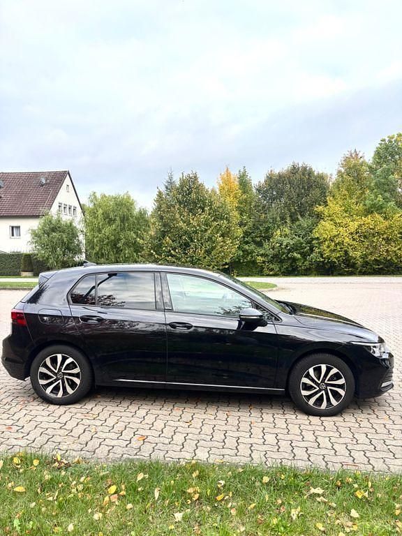 Gebraucht VW Golf VIII Active 150 PS (110 kW) 2023 Schwarz Limousine