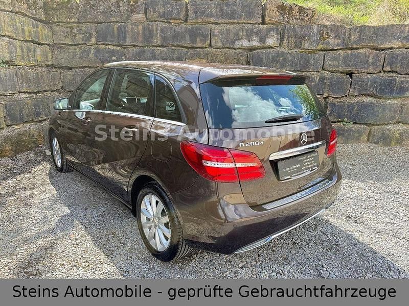 Gebraucht Mercedes 200 136 PS (100 kW) 2016 Braun Limousine