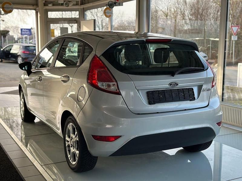 Gebraucht Ford Fiesta Trend 80 PS (58 kW) 2014 Silber Kleinwagen