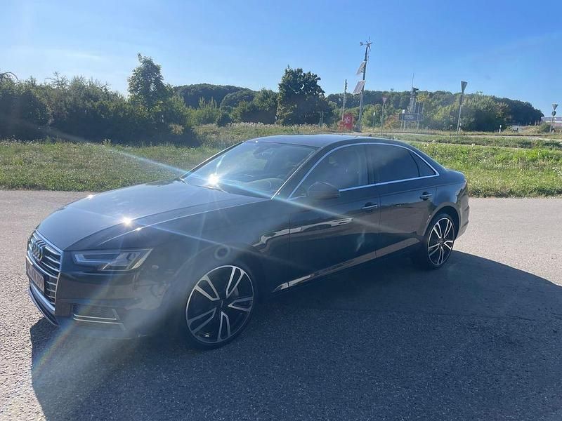 Grau Gebraucht 2019 Audi A4 Design Limousine | 22.700 € (Guter Preis) - Bild 1/4