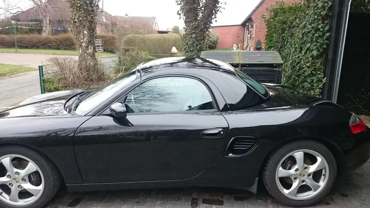 Begagnad Porsche Boxster 220 HK (161 kW) 2002 Svart Cab