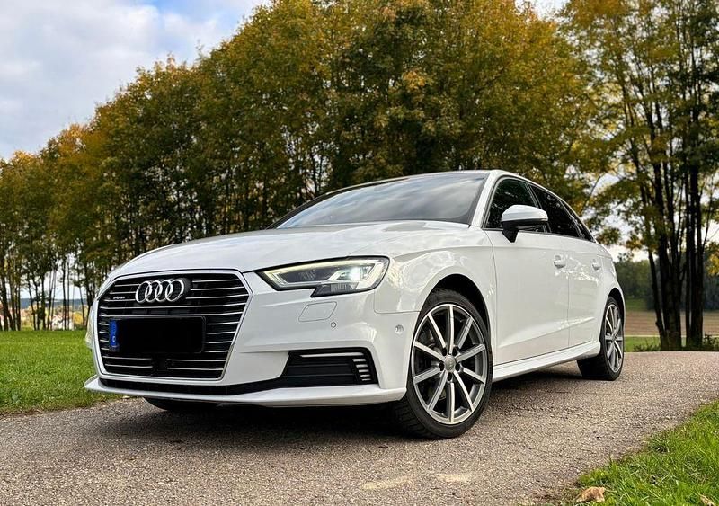 Weiß Gebraucht 2020 Audi A3 e-tron Design Kleinwagen | 18.987 € (Fairer Preis) - Bild 1/4