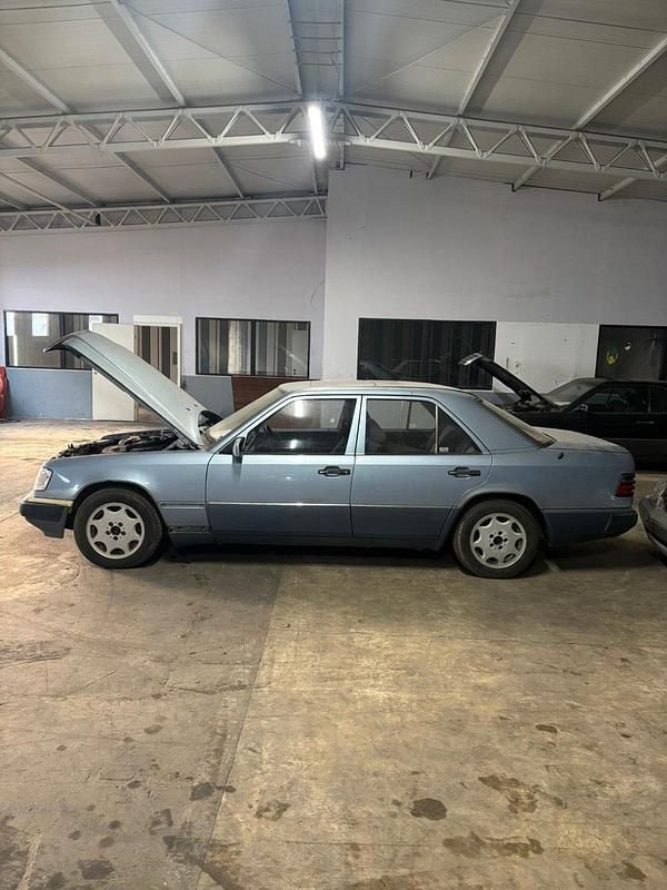 Gebraucht Mercedes E260 161 PS (118 kW) 1990 Limousine