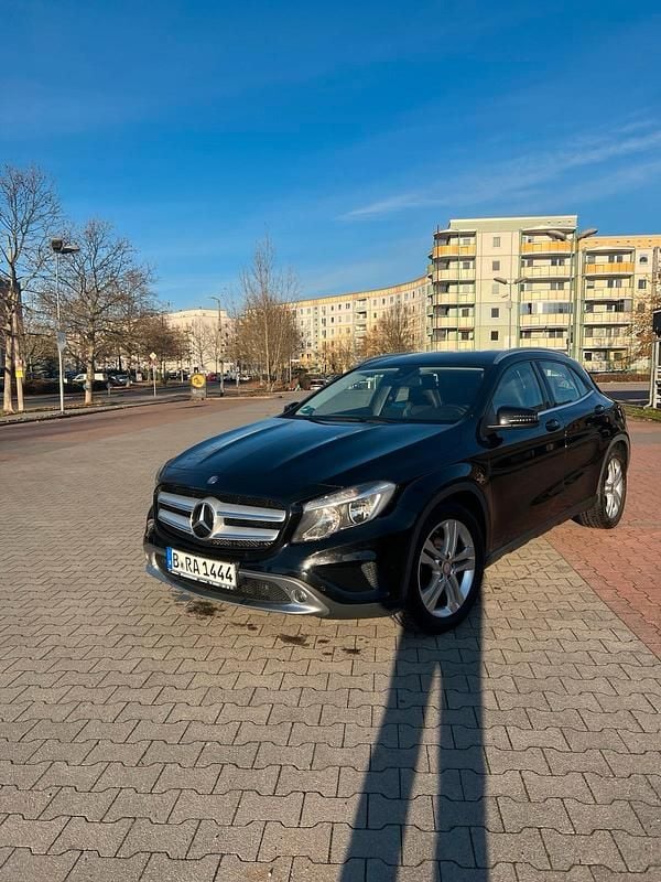 Gebraucht Mercedes GLA220 170 PS (125 kW) 2015 Schwarz SUV