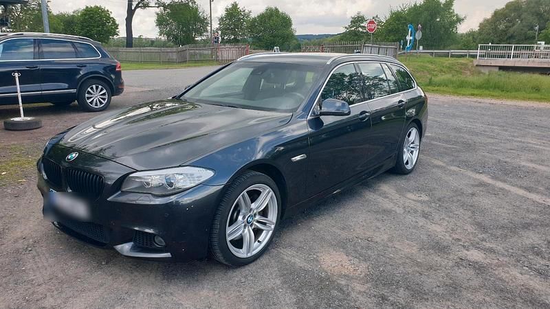 Schwarz Gebraucht 2010 BMW 528 M Sport Kombi | 13.990 € - Bild 1/4