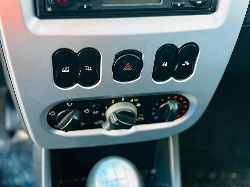 Gebraucht Dacia Sandero 75 PS (55 kW) 2008 Grau Kleinwagen