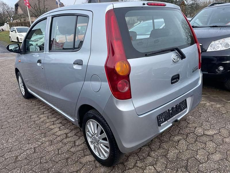 Gebraucht Daihatsu Cuore 69 PS (50 kW) 2012 Silberperleffekt Kleinwagen