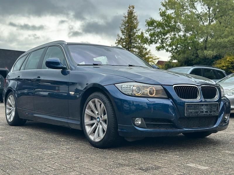 Blau Gebraucht 2011 BMW 330 Kombi | 7.500 € (Guter Preis) - Bild 1/4