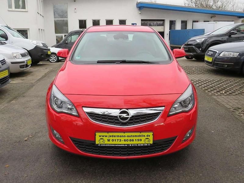 Gebraucht Opel Astra Innovation 125 PS (91 kW) 2012 Power rot/traffic red ral3020 Kleinwagen