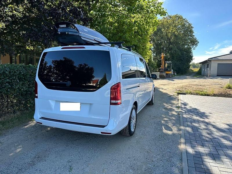 Gebraucht Mercedes V220 Avantgarde 163 PS (119 kW) 2016 Weiß Van / Kleinbus