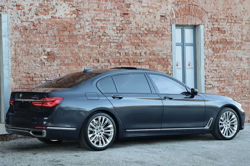 Gebraucht BMW 750L Sport Line 449 PS (330 kW) 2018 Grau Limousine