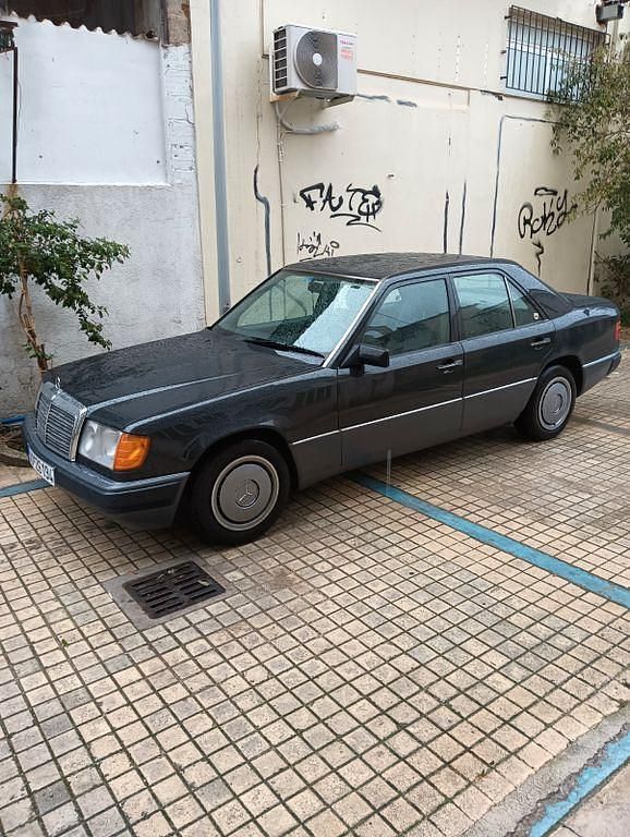 Gebraucht Mercedes 200 160 PS (117 kW) 1992 Schwarz Limousine