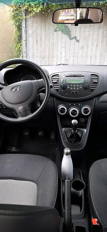 Gebraucht Hyundai i10 69 PS (50 kW) 2010 Schwarz Kleinwagen