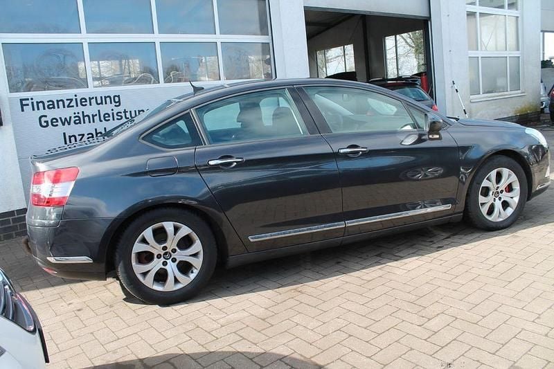 Gebraucht Citroën C5 Tendance 140 PS (102 kW) 2012 Lackierung grau haria2/metalli Limousine