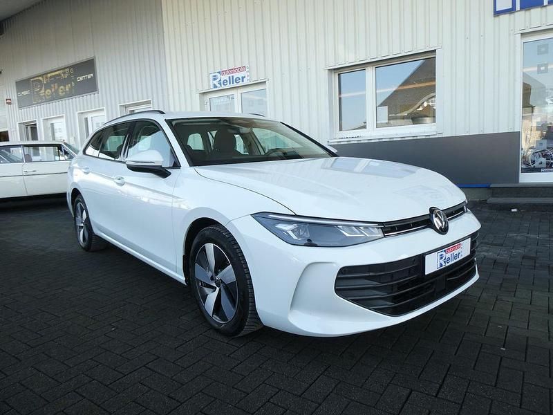 Gebraucht VW Passat 150 PS (110 kW) 2025 Weiß Kombi