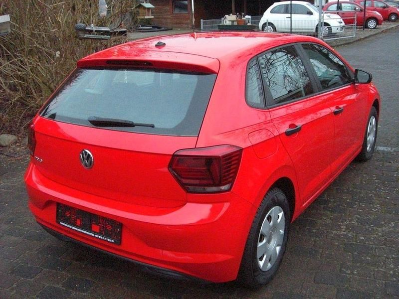 Gebraucht VW Polo Trendline 65 PS (47 kW) 2018 Rot Limousine