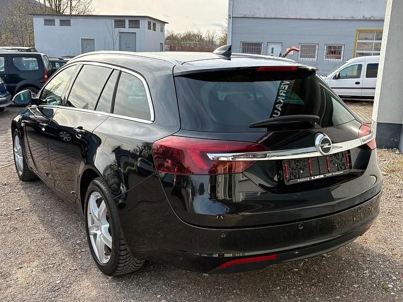 Usado Opel Insignia Innovation 170 HP (125 kW) 2017 Preto Carrinha