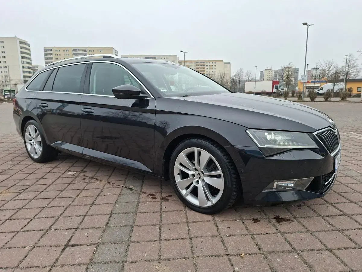 Gebraucht Skoda Superb Active 120 PS (88 kW) 2016 Schwarz Kombi