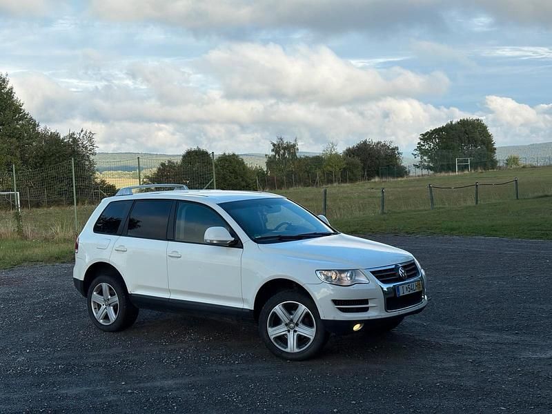 Weiß Gebraucht 2010 VW Touareg Individual SUV | 5.800 € - Bild 1/4