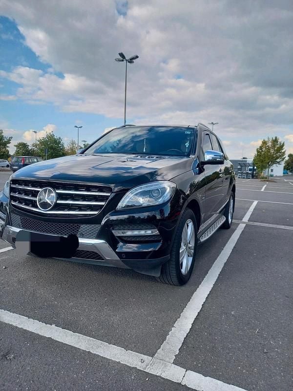 Schwarz Gebraucht 2012 Mercedes ML250 SUV | 19.500 € (Etwas zu teuer) - Bild 1/4