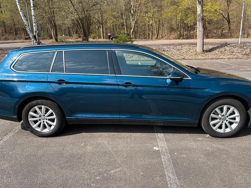Usata VW Passat 150 CV (110 kW) 2020 Blu Station wagon