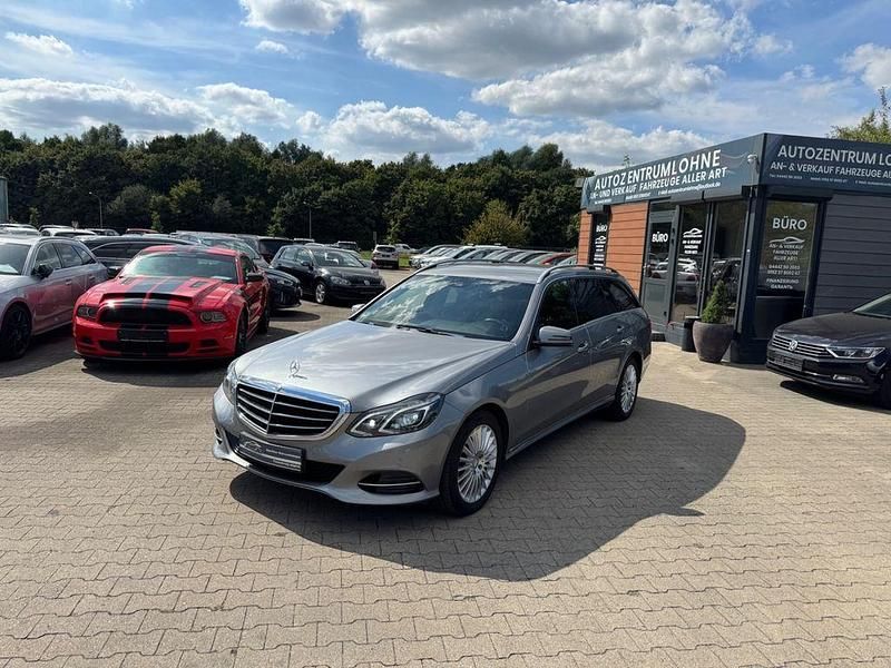 Silber Gebraucht 2014 Mercedes E220 Limousine | 7.990 € (Guter Preis) - Bild 1/4