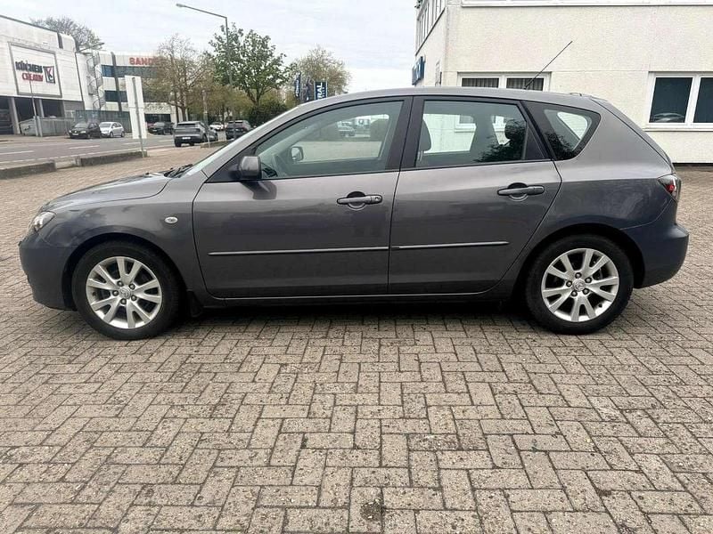Grau Gebraucht 2004 Mazda 3 Active Limousine | 1.800 € (Fairer Preis) - Bild 1/4