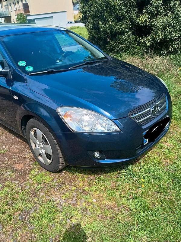 Gebraucht Kia Ceed 126 PS (92 kW) 2009 Blau Kleinwagen