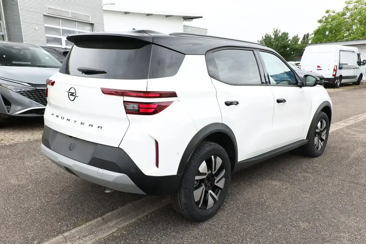 Neu Opel Frontera S 145 PS (106 kW) 2025 Arktis weiß / dach schwarz arktis weiß / dach schwarz SUV