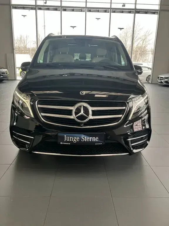 Gebraucht Mercedes V250 Exclusive 190 PS (139 kW) 2019 Obsidianschwarz metallic Van / Kleinbus