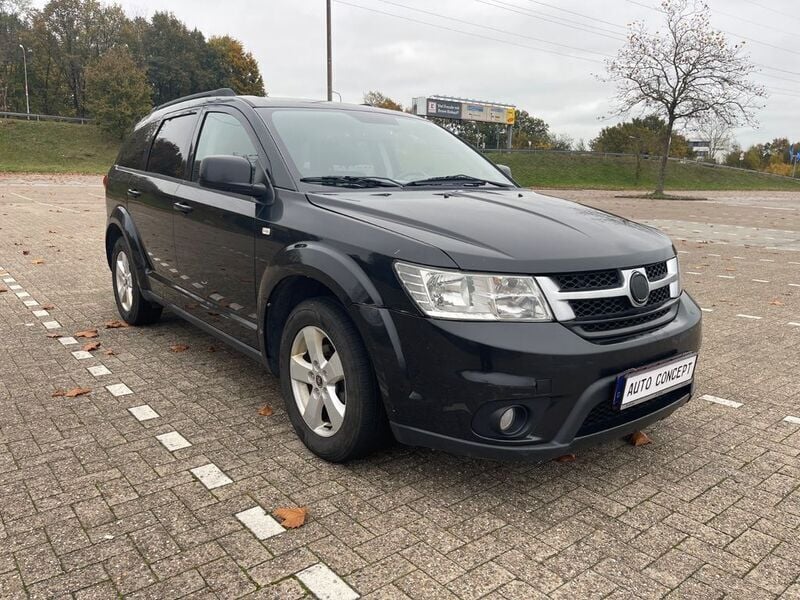 Gebraucht Fiat Freemont Urban 140 PS (102 kW) 2011 Schwarz SUV