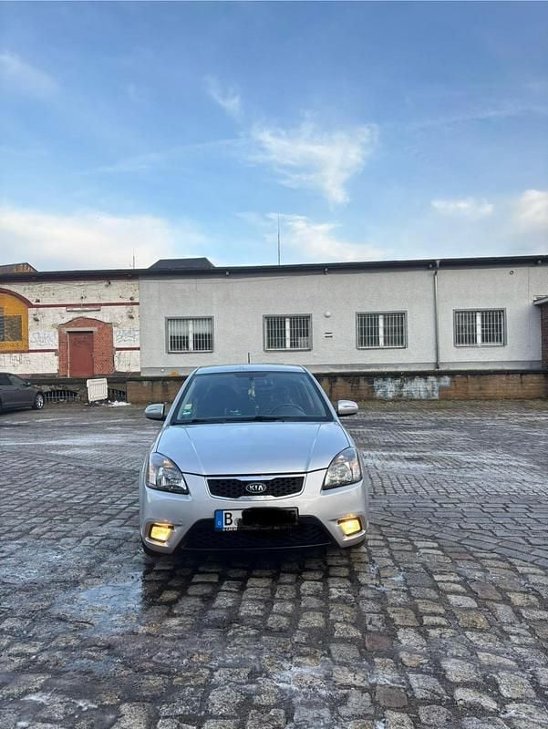 Gebraucht Kia Rio 97 PS (71 kW) 2010 Grau Kleinwagen