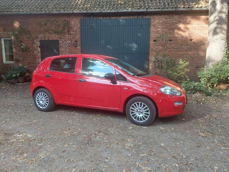 Rot Gebraucht 2017 Fiat Punto Evo Kleinwagen | 4.400 € (Fairer Preis) - Bild 1/4