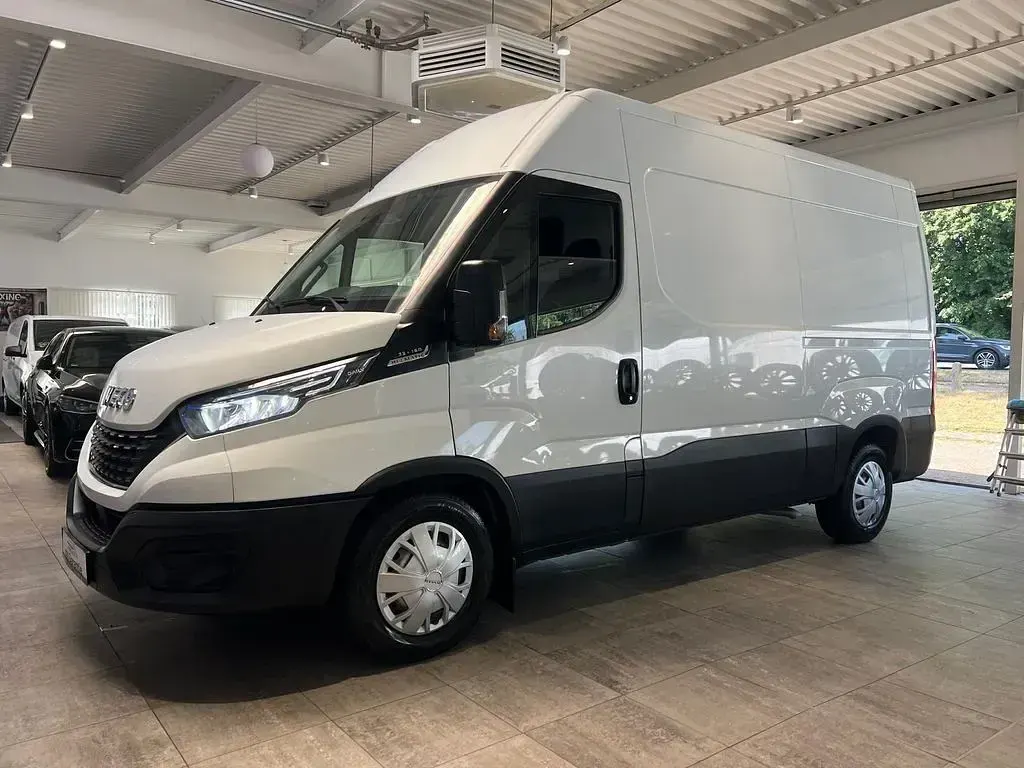 Gebraucht Iveco Daily 155 PS (114 kW) 2021 Weiß Van / Kleinbus