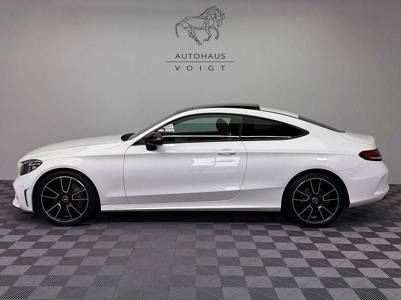 Polarweiss unilack Gebraucht 2019 Mercedes C300 Night Coupé | 37.500 € (Teuer) - Bild 1/4