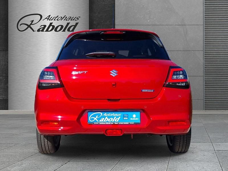 Neu Suzuki Swift Comfort+ 83 PS (61 kW) 2026 Burning red Kleinwagen