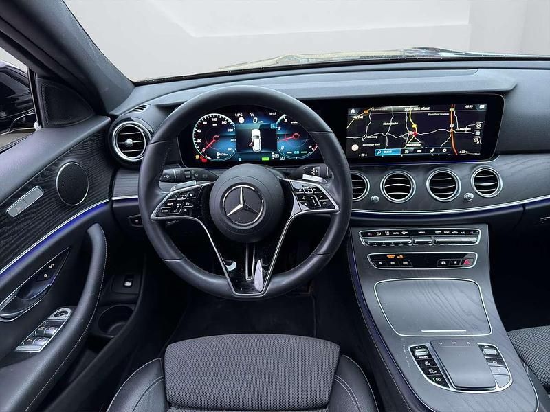 Gebraucht Mercedes E200 Night 197 PS (144 kW) 2022 Obsidianschwarz  metalliclack Kombi
