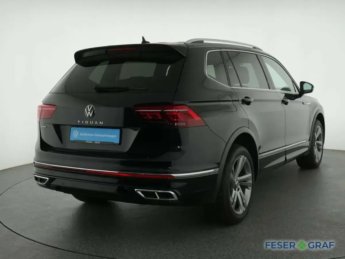 Second-hand VW Tiguan R-line 150 CP (110 kW) 2023 Negru SUV