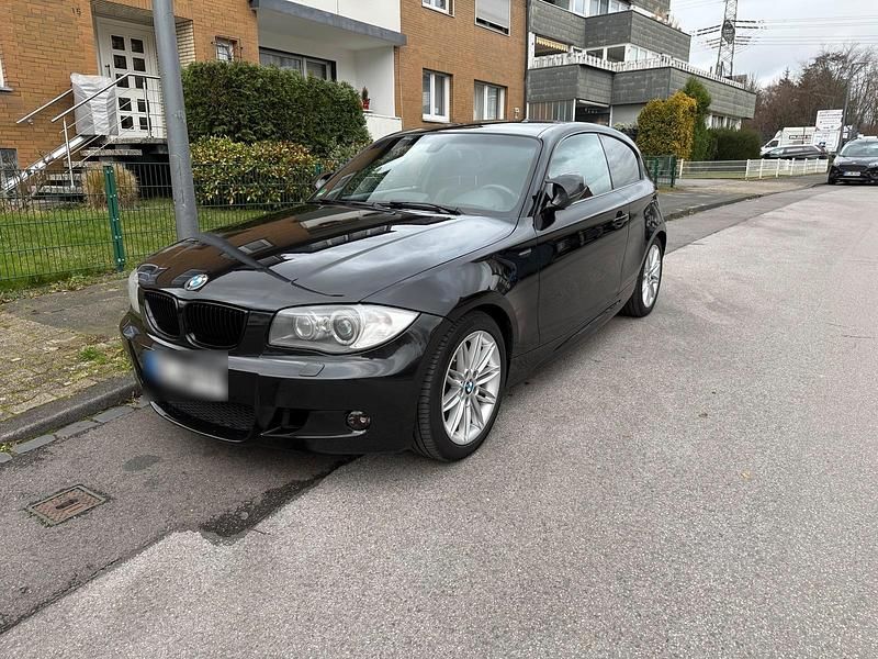 Gebraucht BMW 120 177 PS (130 kW) 2011 Schwarz Kleinwagen
