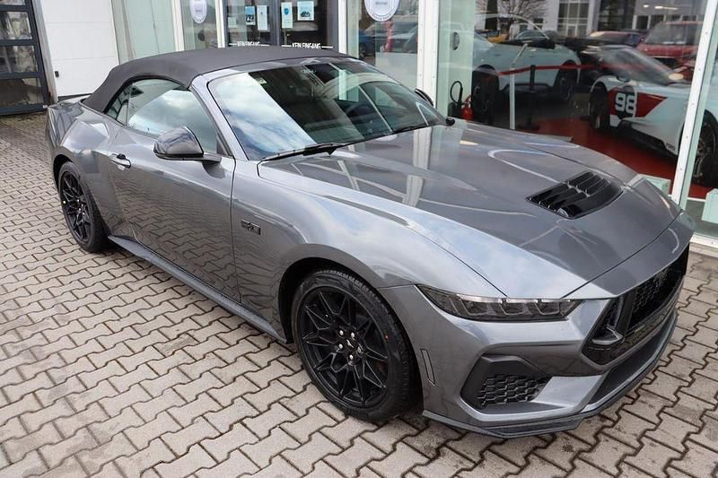 Neu Ford Mustang 446 PS (328 kW) 2026 Carbonized grey metallic Cabrio