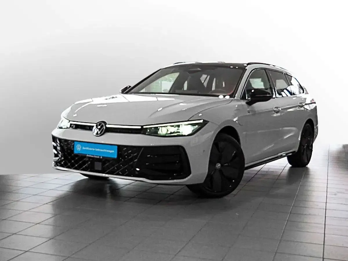 Gebraucht VW Passat R-line 177 PS (130 kW) 2024 Weiß Kombi