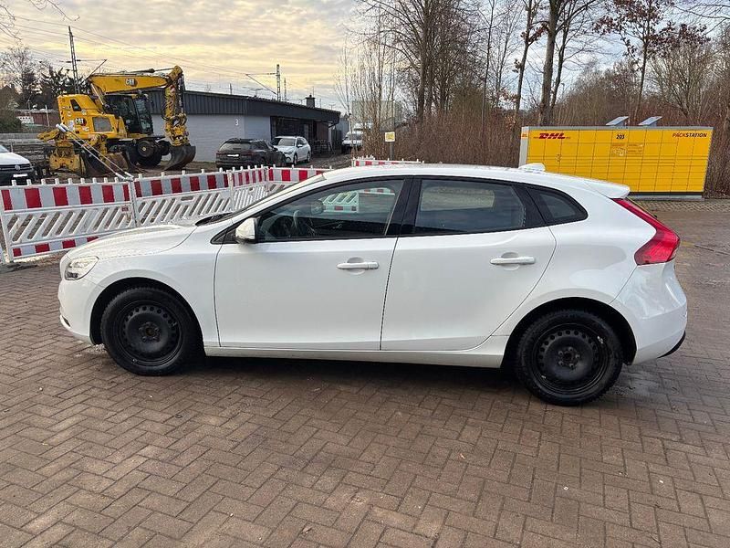 Gebraucht Volvo V40 Business Edition 122 PS (89 kW) 2019 Weiß Limousine