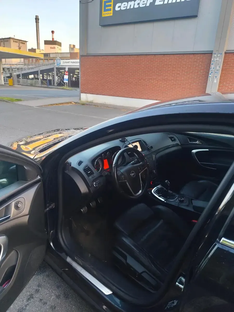 Gebraucht Opel Insignia 160 PS (117 kW) 2010 Schwarz Limousine