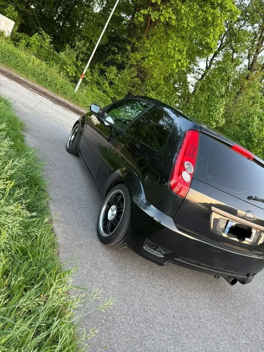 Gebraucht Ford Fiesta 80 PS (58 kW) 2005 Schwarz Kleinwagen