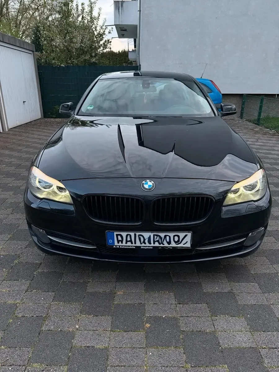 Gebraucht BMW 530 258 PS (189 kW) 2011 Schwarz Limousine