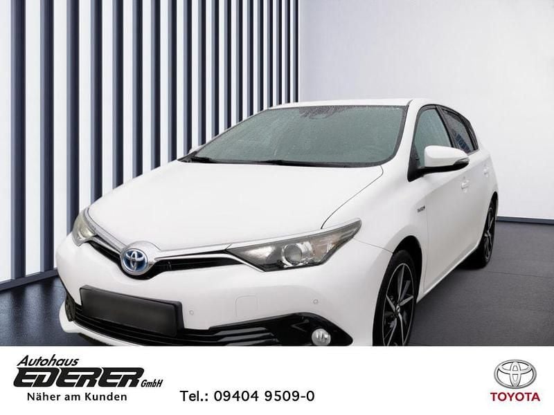 Pure) white ii (weiss Gebraucht 2016 Toyota Auris Hybrid Edition-S Limousine | 13.450 € (Fairer Preis) - Bild 1/4