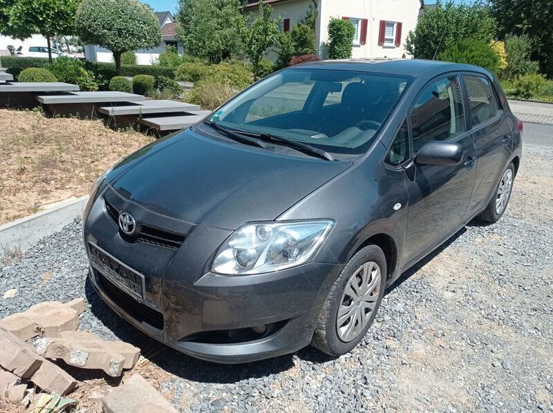 Grau Gebraucht 2008 Toyota Auris Luna Limousine | 3.450 € (Fairer Preis) - Bild 1/4