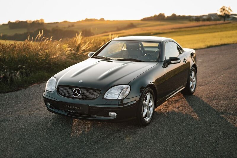 Designoalanitgruen lackierung Gebraucht 2001 Mercedes SLK320 Cabrio | 23.900 € - Bild 1/4