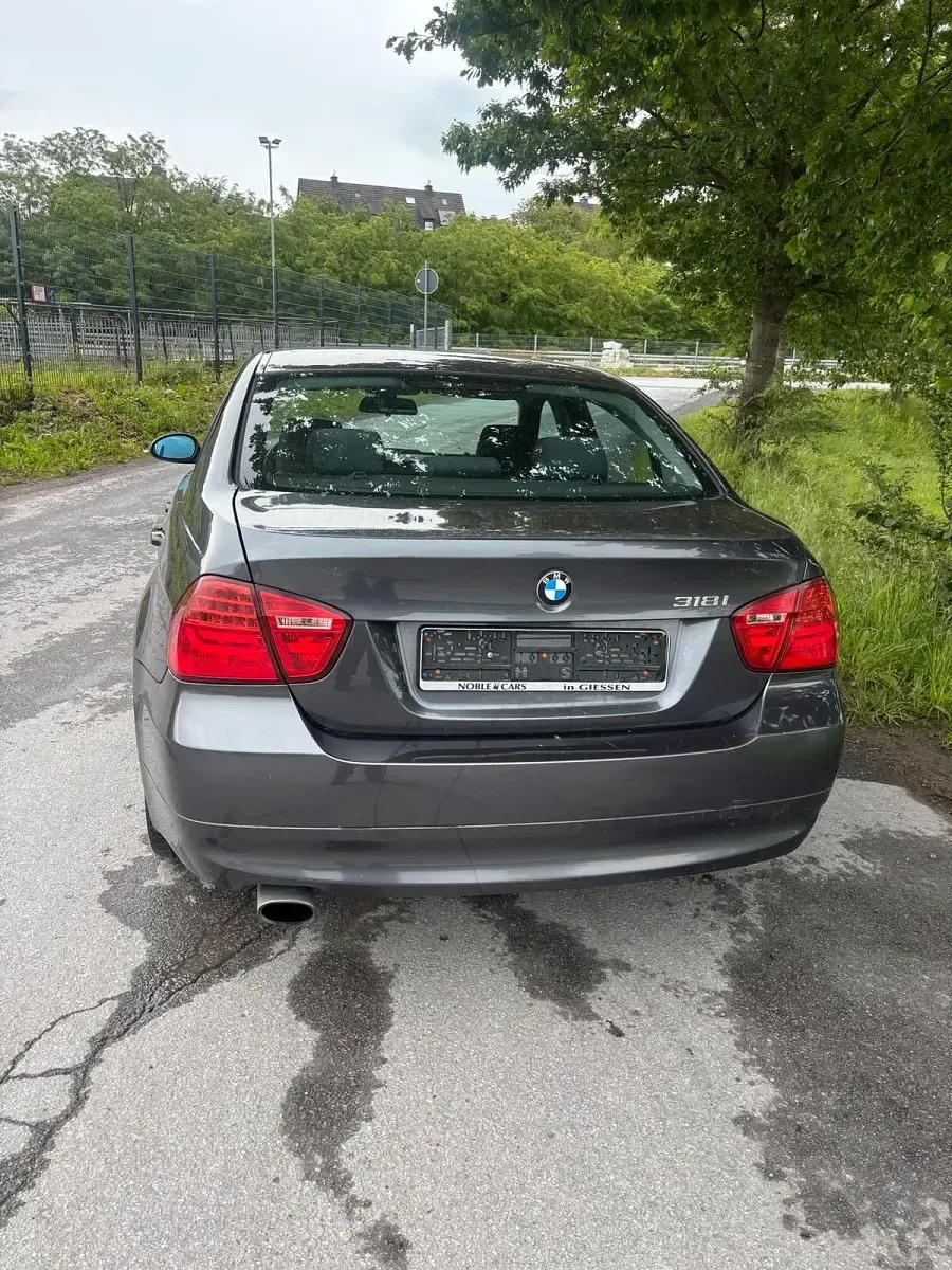 Gebraucht BMW 318 143 PS (105 kW) 2007 Grau Limousine