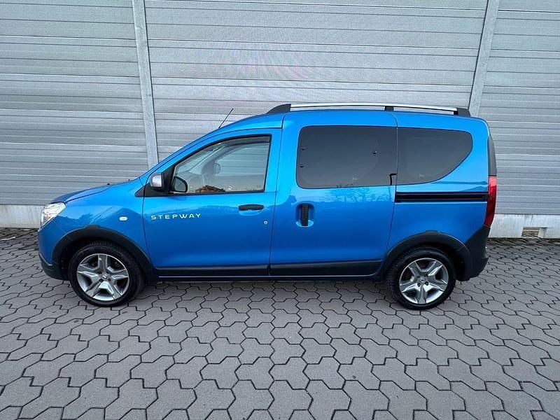 Gebraucht Dacia Dokker Stepway 131 PS (96 kW) 2020 Blau Van / Kleinbus